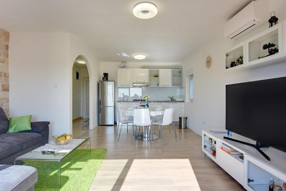 Apartment Zajec Premantura Exteriör bild